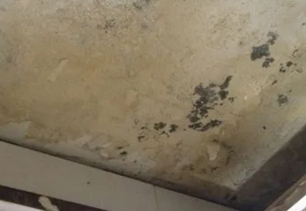 上海市阳台漏水维修公司分享下上海市卫生间渗水维修需要注意哪些问题。